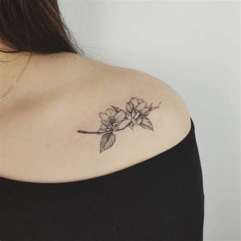 tatuajes en el torax para mujeres|25 ideas de Tatuaje torax en 2024 